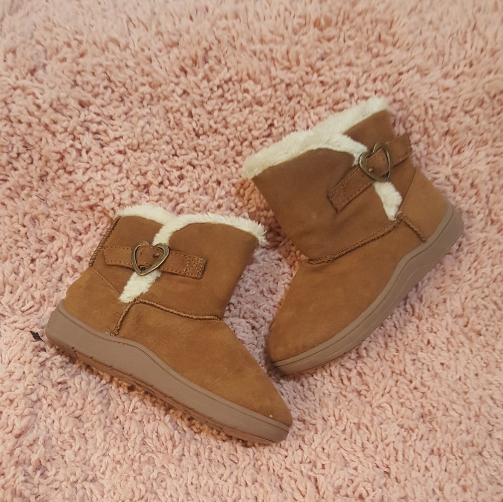 The lined boots with buckles 8c